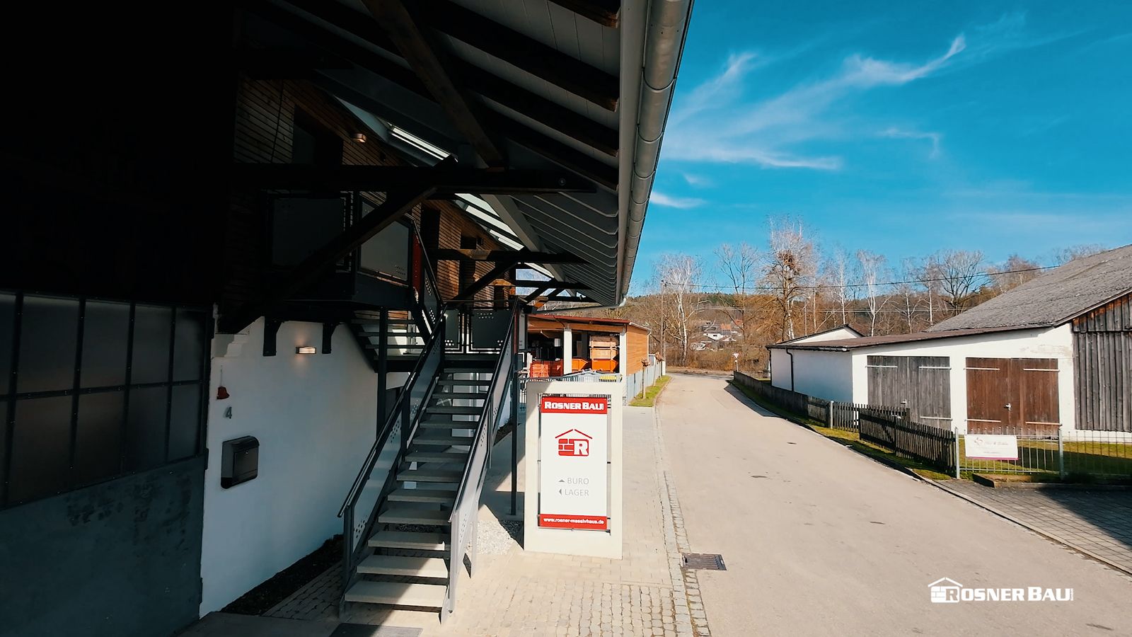 Büro Eingang-min